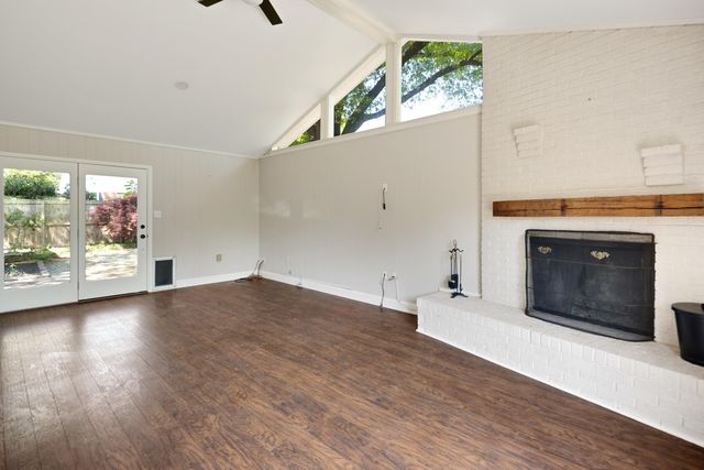 1328 COLONIAL RD, Memphis, TN 38117