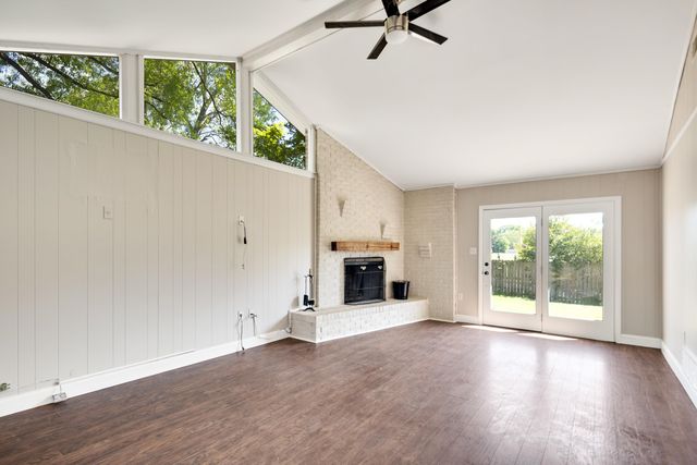 1328 COLONIAL RD, Memphis, TN 38117