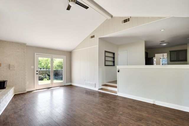 1328 COLONIAL RD, Memphis, TN 38117