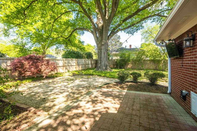 1328 COLONIAL RD, Memphis, TN 38117