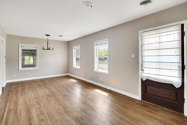 1328 COLONIAL RD, Memphis, TN 38117