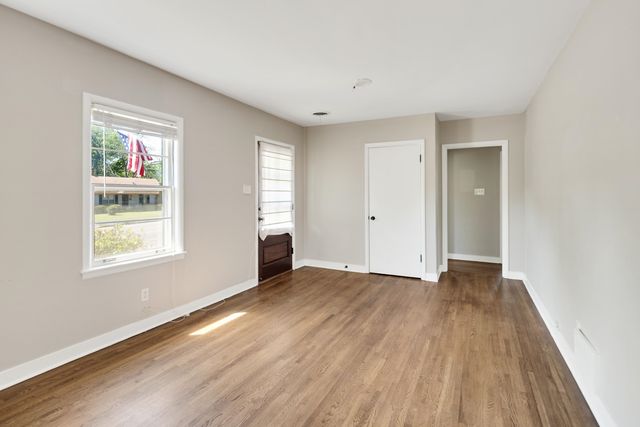 1328 COLONIAL RD, Memphis, TN 38117