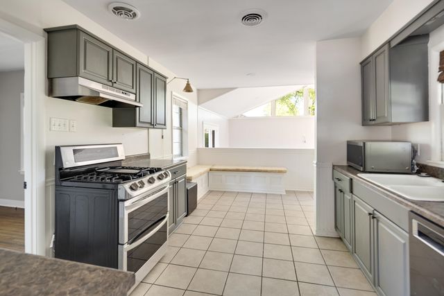 1328 COLONIAL RD, Memphis, TN 38117