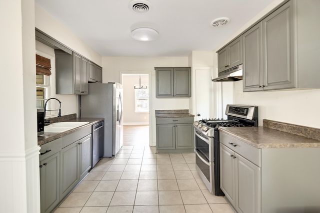 1328 COLONIAL RD, Memphis, TN 38117