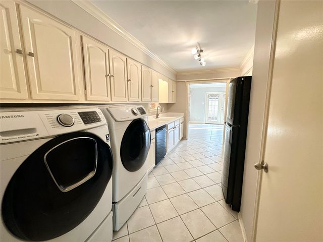 806 Wax Myrtle Lane, Houston, TX 77079