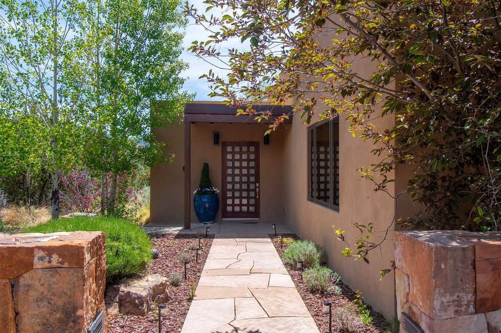 1858 Palacio Lane, Santa Fe, NM 87505