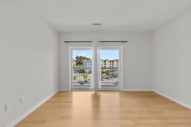 260 Martins Landing 402, North Reading, MA 01864