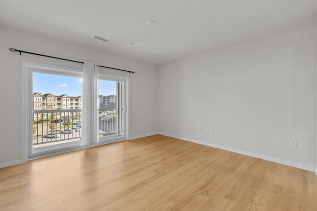 260 Martins Landing 402, North Reading, MA 01864
