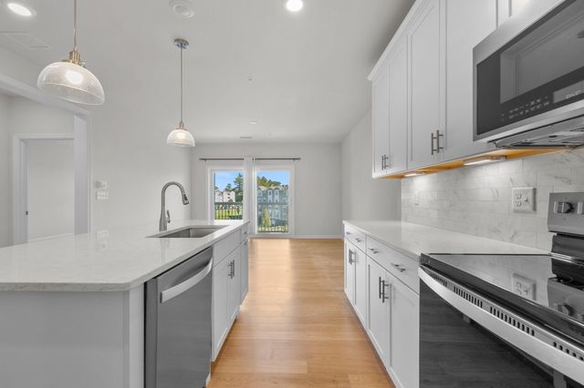 260 Martins Landing 402, North Reading, MA 01864