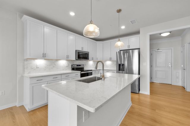 260 Martins Landing 402, North Reading, MA 01864