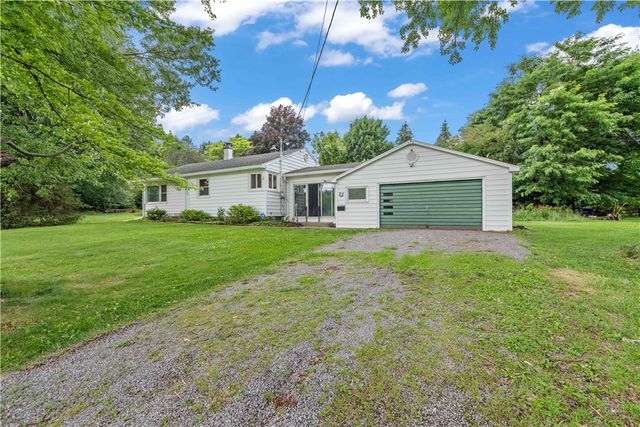 22 Ogden Parma Tl Road, Parma, NY 14559