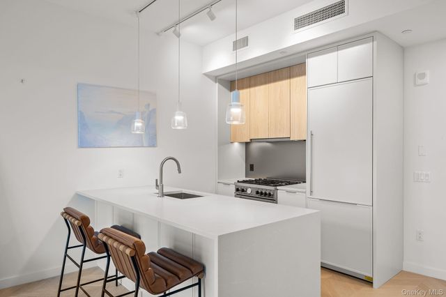 41st Avenue 29-18, Long Island City, NY 11101