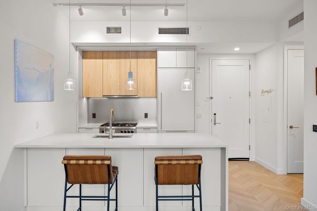 41st Avenue 29-18, Long Island City, NY 11101