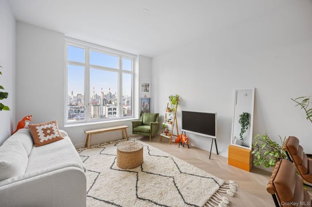 41st Avenue 29-18, Long Island City, NY 11101