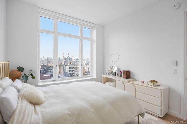 41st Avenue 29-18, Long Island City, NY 11101