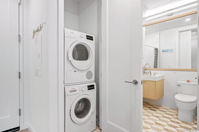 41st Avenue 29-18, Long Island City, NY 11101