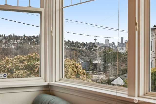 2418 W Boston, Seattle, WA 98199