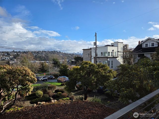 2418 W Boston, Seattle, WA 98199