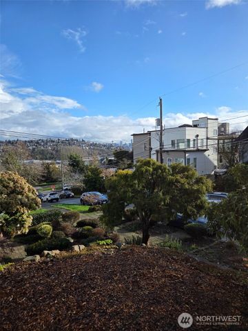 2418 W Boston, Seattle, WA 98199