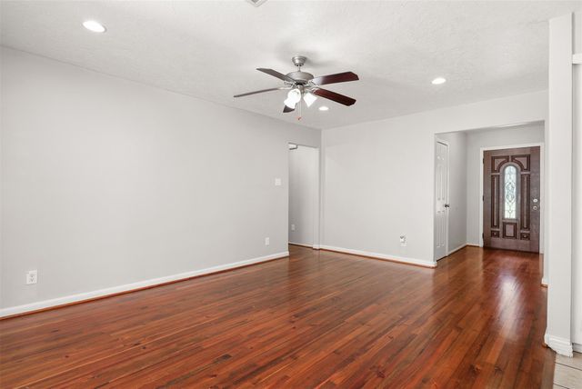 10319 Collingswood Road, La Porte, TX 77571