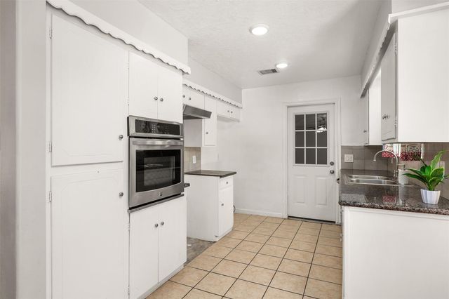 10319 Collingswood Road, La Porte, TX 77571