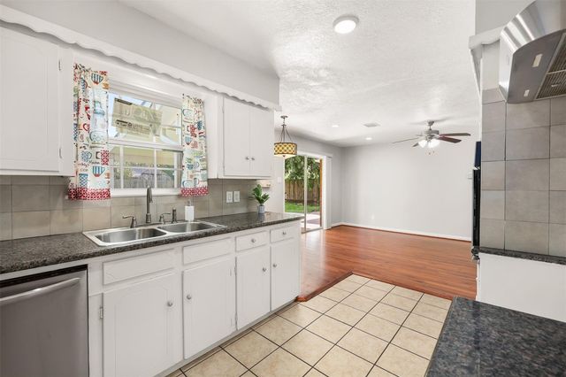 10319 Collingswood Road, La Porte, TX 77571