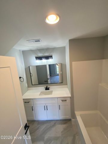 504 Lakeshore Drive, Aberdeen, NC 28315