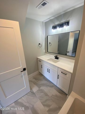 504 Lakeshore Drive, Aberdeen, NC 28315