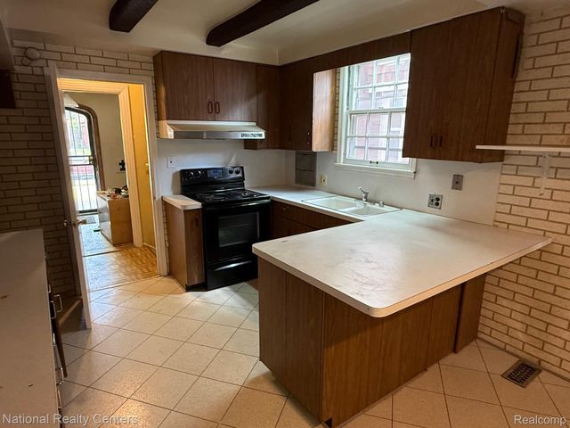 16217 Greenview Avenue, Detroit, MI 48219