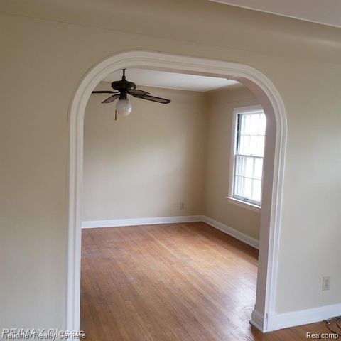 16217 Greenview Avenue, Detroit, MI 48219