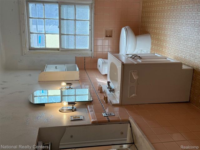 16217 Greenview Avenue, Detroit, MI 48219