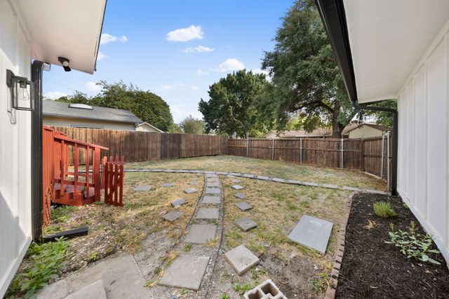 1414 Park East Drive, Garland, TX 75043