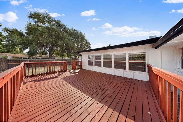 1414 Park East Drive, Garland, TX 75043