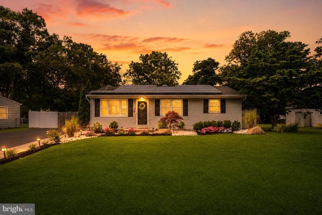 12 BLUE SPRUCE DR, Jackson, NJ 08527