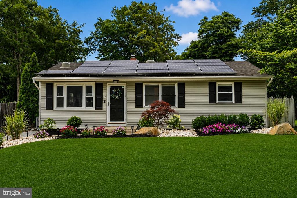 12 BLUE SPRUCE DR, Jackson, NJ 08527