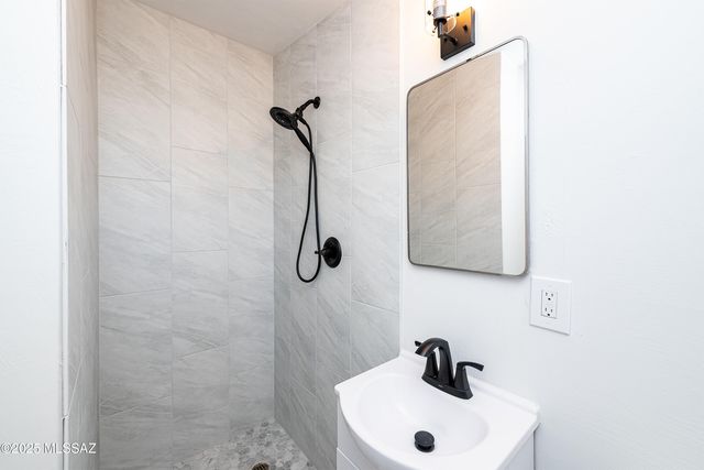 6909 E Oberlin Drive, Tucson, AZ 85710