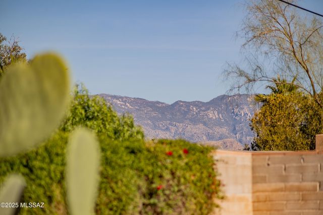 6909 E Oberlin Drive, Tucson, AZ 85710