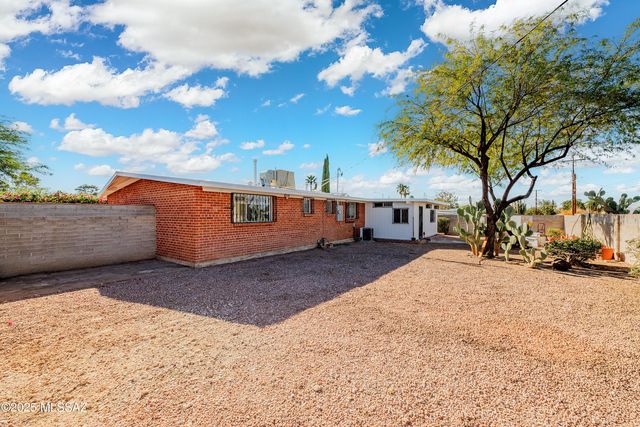 6909 E Oberlin Drive, Tucson, AZ 85710