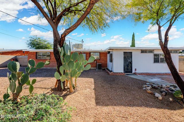 6909 E Oberlin Drive, Tucson, AZ 85710