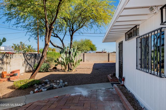 6909 E Oberlin Drive, Tucson, AZ 85710