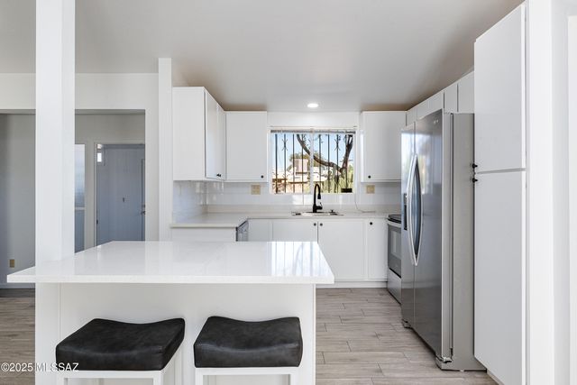 6909 E Oberlin Drive, Tucson, AZ 85710