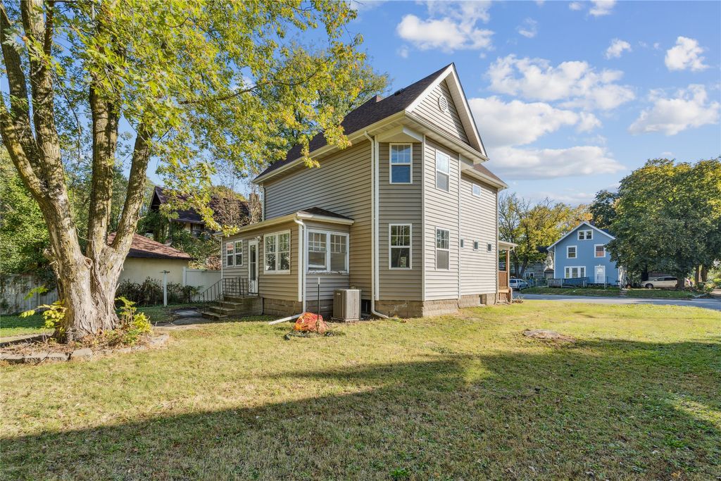 715 Grand Avenue, Ames, IA 50010