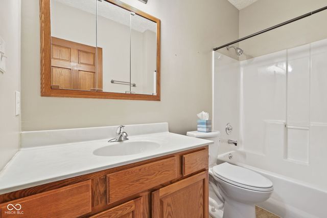 5260 Heritage Lane, Greenwood, IN 46142