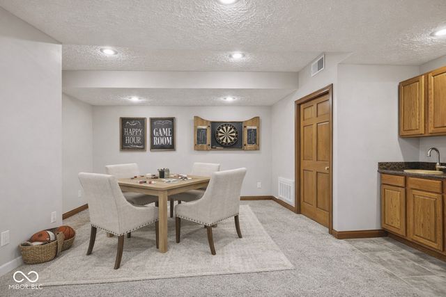 5260 Heritage Lane, Greenwood, IN 46142