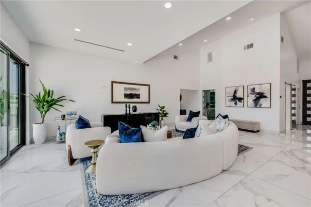 3890 Shadow Grove Road, Pasadena, CA 91107