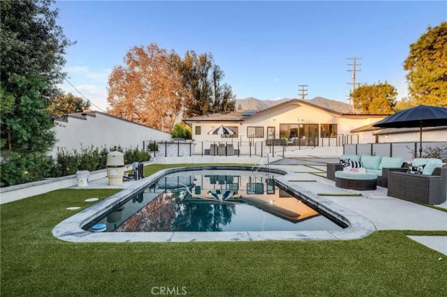 3890 Shadow Grove Road, Pasadena, CA 91107