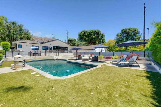 3890 Shadow Grove Road, Pasadena, CA 91107