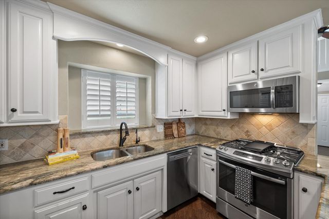 1239 Falcon Trail, Bedford, TX 76021