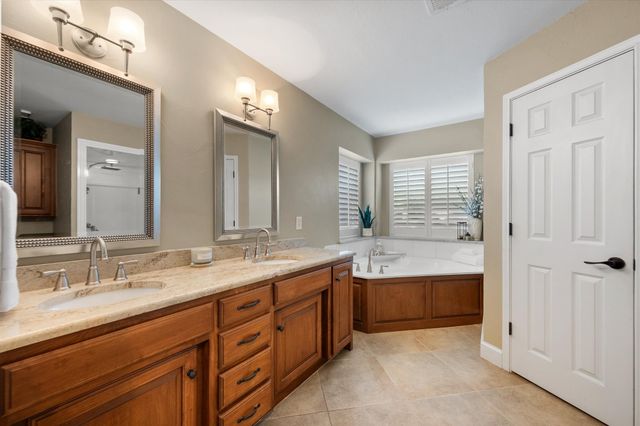 1239 Falcon Trail, Bedford, TX 76021
