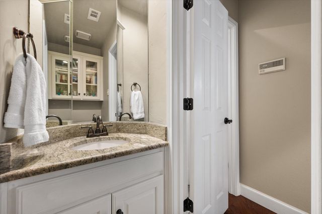1239 Falcon Trail, Bedford, TX 76021